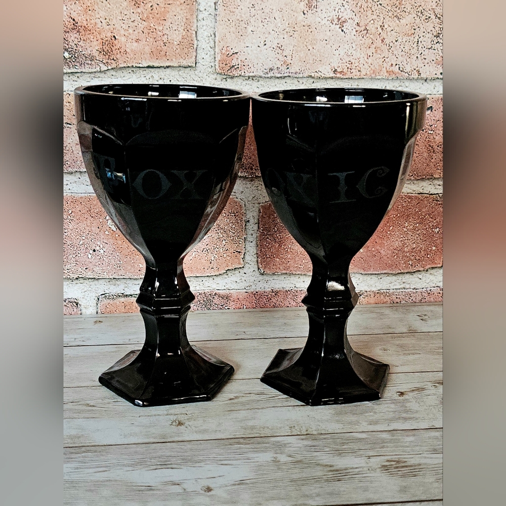 $6.49 SHIPPING (2) Heavy Black Thick Glass Wine Drink Goblets
